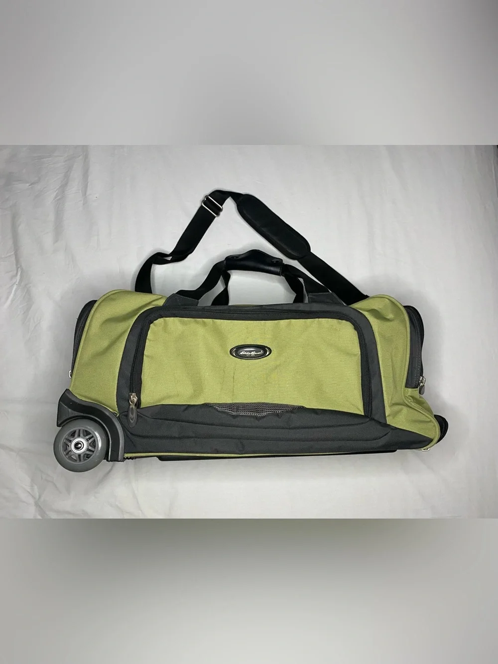 Eddie Bauer Expedition 22 Rolling Duffel Bag Upright Suitcase Travel Green